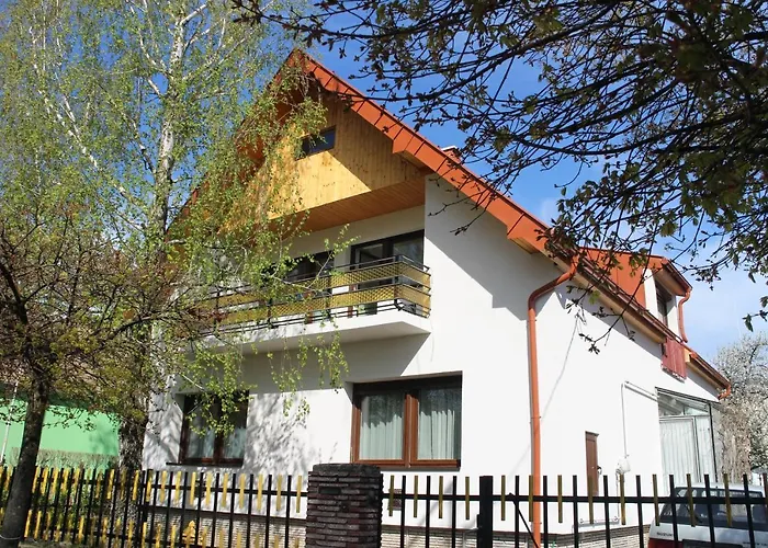 Illes Апартаменты Шиофок